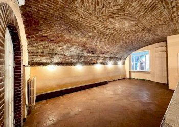 Shop via Alessandro Volta, 16, Saluzzo - photo 2