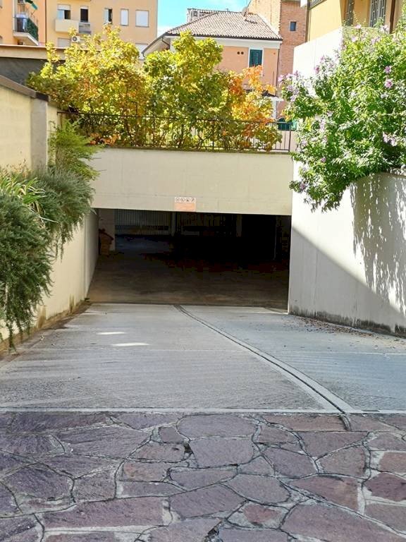 Box via Alfredo Calzolari, Bologna (neighborhood Bolognina) - photo 2