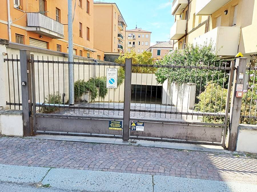 Box via Alfredo Calzolari, Bologna (neighborhood Bolognina) - photo 3