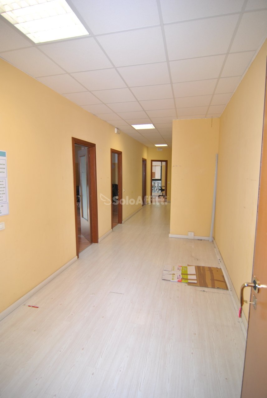 CORRIDOIO DI INGRESSO - Office Via dell' Artigianato 65, Livorno - photo 2