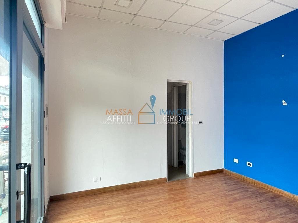 WhatsApp Image 2023-08-30 at 18.20.04 (2).jpeg - Commercial Premises Via San Leonardo 376, Massa - photo 2