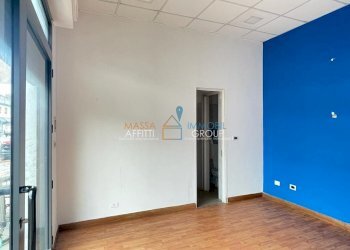 WhatsApp Image 2023-08-30 at 18.20.04 (2).jpeg - Locale Commerciale Via San Leonardo 376, Massa - foto 2