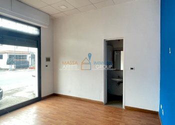 WhatsApp Image 2023-08-30 at 18.20.04 (4).jpeg - Locale Commerciale Via San Leonardo 376, Massa - foto 4