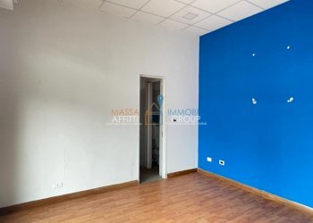 WhatsApp Image 2023-08-30 at 18.20.04 (5).jpeg - Locale Commerciale Via San Leonardo 376, Massa - foto 5