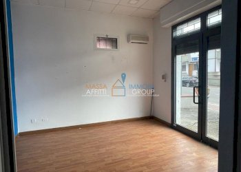 WhatsApp Image 2023-08-30 at 18.20.04 (9).jpeg - Locale Commerciale Via San Leonardo 376, Massa - foto 9