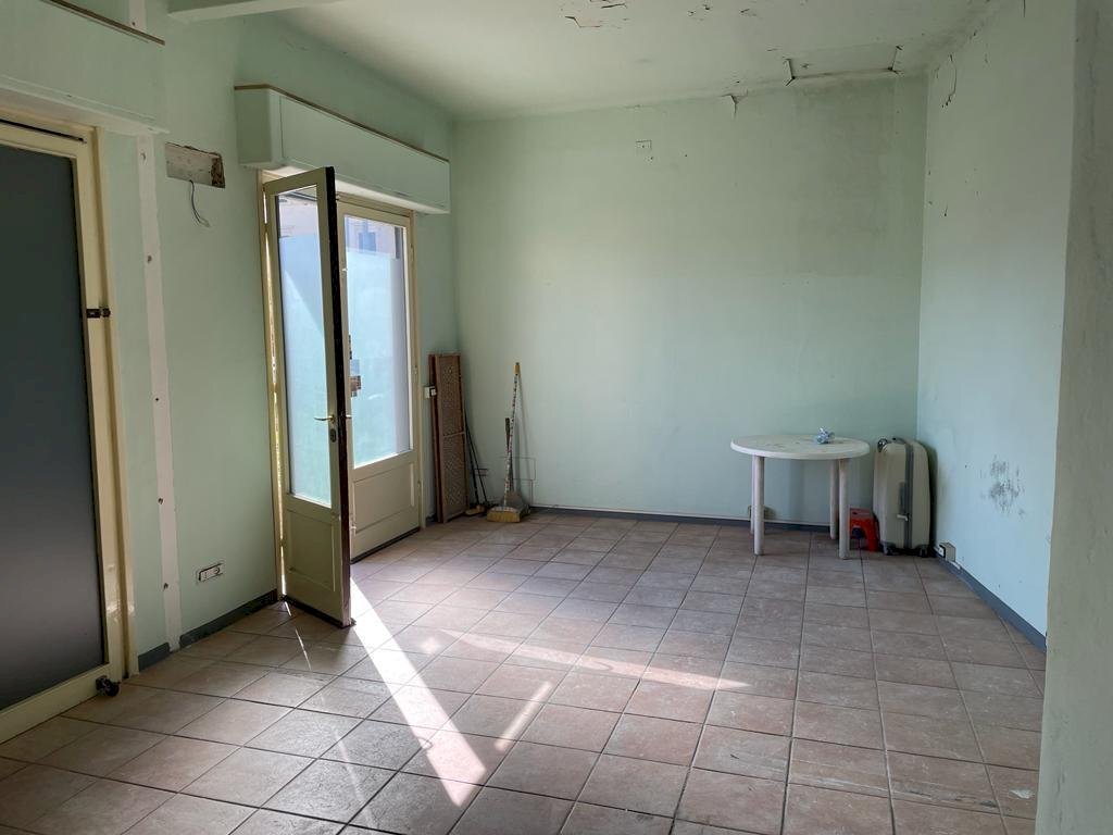 1693906800337.jpg - Locale Commerciale Via Sarzanese, Lucca - foto 2