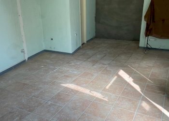 1693906800325.jpg - Commercial Premises Via Sarzanese, Lucca - photo 1