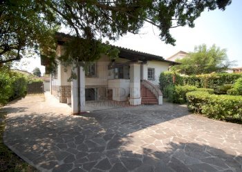 FT est (1).JPG - Villa Via Goldora 24, Pietrasanta - foto 1