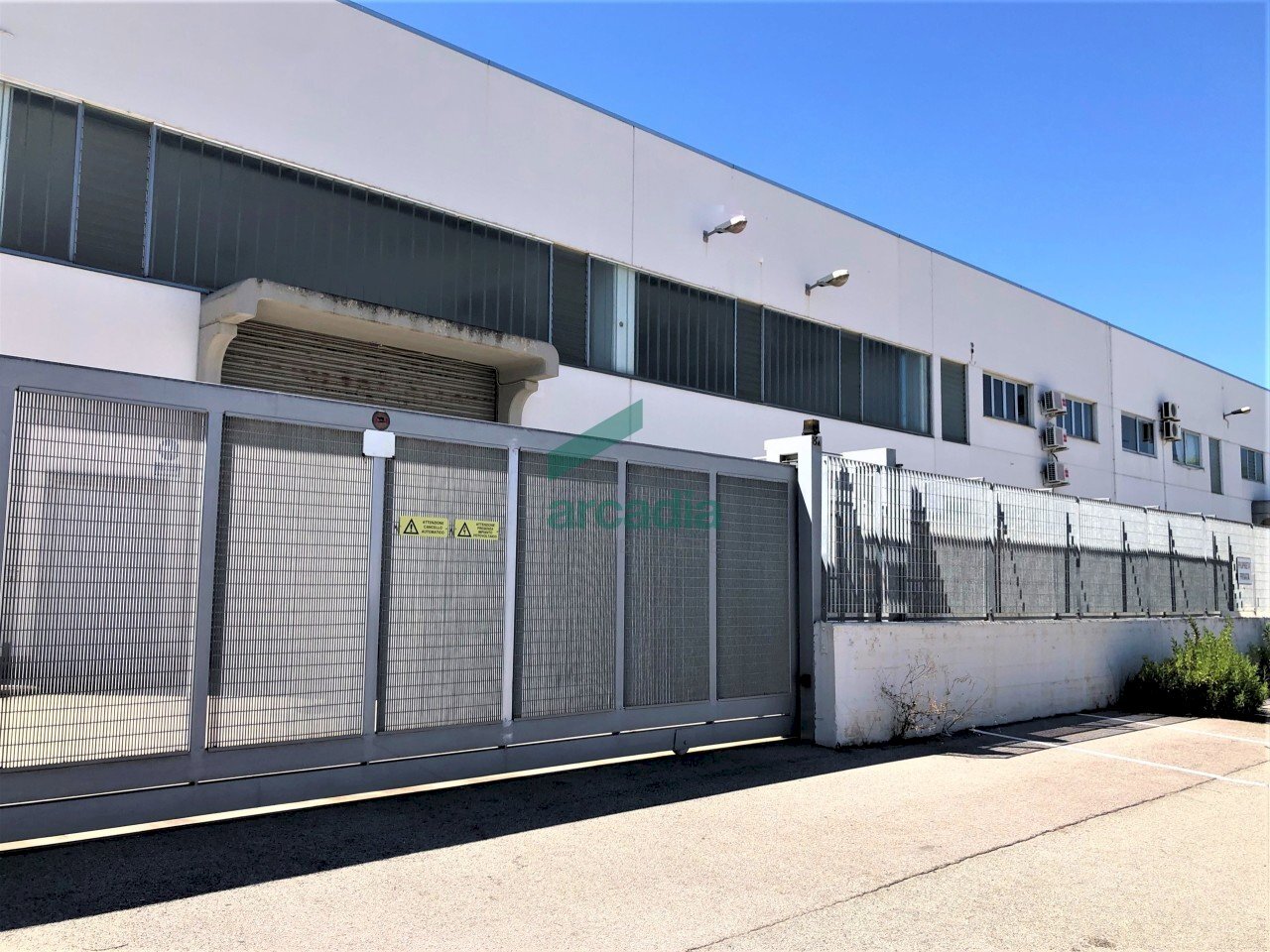 Vista esterno capannone - Locale Commerciale Via delle Magnolie 8, Modugno - foto 1