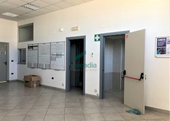 Vista zona piano terra - Locale Commerciale Via delle Magnolie 8, Modugno - foto 16