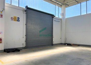 Vista ingresso frontale capannone - Locale Commerciale Via delle Magnolie 8, Modugno - foto 24