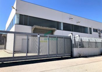 Vista esterno capannone - Locale Commerciale Via delle Magnolie 8, Modugno - foto 2