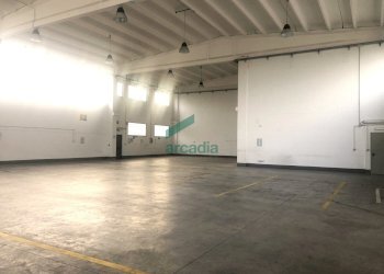 Vista interno capannone - Locale Commerciale Via delle Magnolie 8, Modugno - foto 4