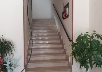 Foto ingresso stabile senza ascensore.jpg - Appartamento Eremo Condera Diramazione Postorino 16, Reggio di Calabria - foto 4