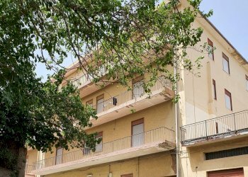 1.jpg - Locale Commerciale Eremo Condera Diramazione Postorino 24, Reggio di Calabria - foto 1