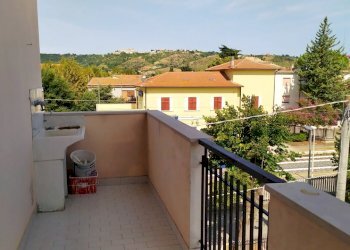 balcone - Appartamento Via Alcide De Gasperi 17, Manoppello - foto 8