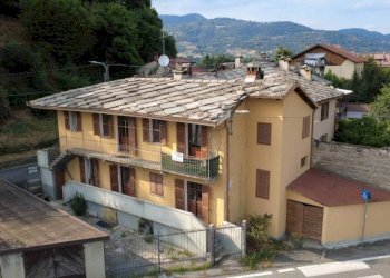 Facciata - Casa indipendente via Cave, 23, Luserna San Giovanni - foto 1