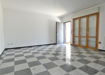 SOGGIORNO.JPG - Appartamento Via Perissinotti 41, Chiavari - foto 2