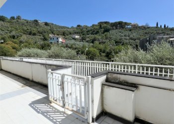 ACCESSO INDIPENDENTE.JPG - Appartamento Via Perissinotti 39, Chiavari - foto 9