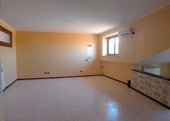 soggiorno - Appartamento strada provinciale per san valentino  1, Scafa - foto 6