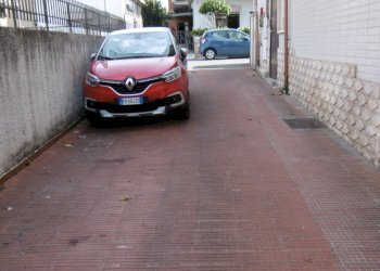 P1000489.JPG - Locale Commerciale VIA DEI BENTIVOGLIO, Roma - foto 1