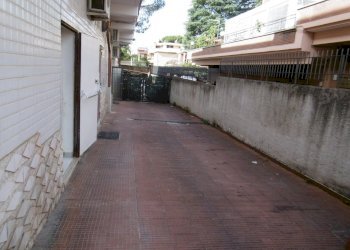 P1000496.JPG - Locale Commerciale VIA DEI BENTIVOGLIO, Roma - foto 8