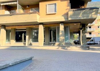 Negozio corso Saint-Martin-de-Corleans, Aosta - foto 3