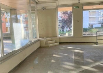 Negozio corso Saint-Martin-de-Corleans, Aosta - foto 4