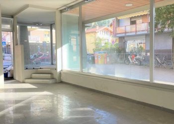 Negozio corso Saint-Martin-de-Corleans, Aosta - foto 5