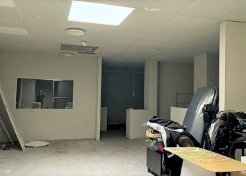 Negozio corso Saint-Martin-de-Corleans, Aosta - foto 11