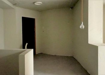 Negozio corso Saint-Martin-de-Corleans, Aosta - foto 14