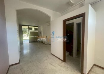 WhatsApp Image 2023-09-08 at 19.02.55 (4).jpeg - Locale Commerciale Via Vittorio Veneto 19, Massa - foto 5