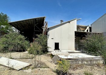 esterno - Capannone Località Boscarolo, Comignago - foto 4