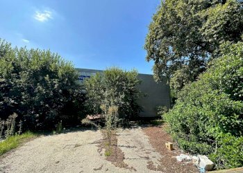 esterno - Capannone Località Boscarolo, Comignago - foto 9