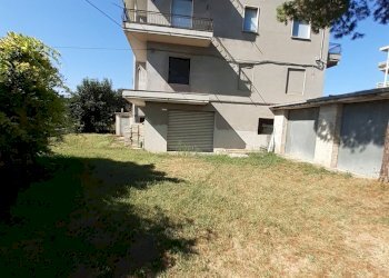 20230905_152140.jpg - Box Via Alcide De Gasperi 16, Monsampolo del Tronto - foto 1