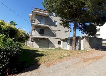 20230905_152208.jpg - Box Via Alcide De Gasperi 16, Monsampolo del Tronto - foto 12