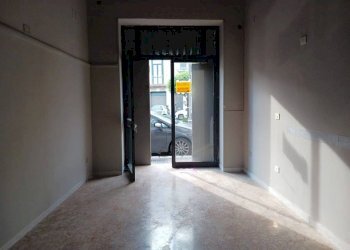 Negozio piazza Giuseppe Garibaldi, Mercato San Severino - foto 2