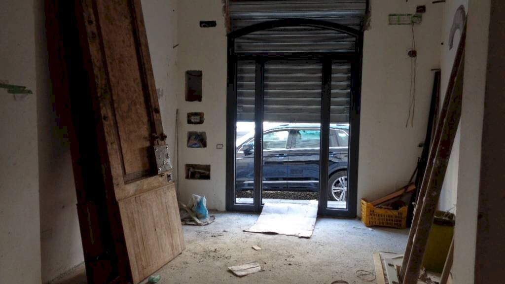 Negozio piazza Giuseppe Garibaldi, Mercato San Severino - foto 2