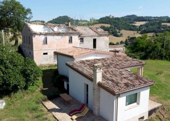 Rustic piazza Roma, Montefelcino - photo 15