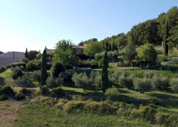 Rustic piazza Roma, Montefelcino - photo 32