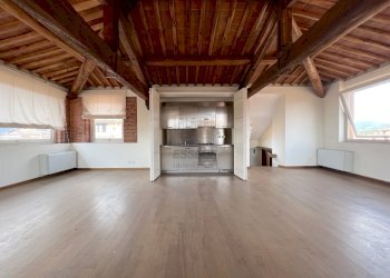 lucca centro storico vendesi altana panoramicalucc - Quadrilocale Via S. Nicolao 16, Lucca - foto 2