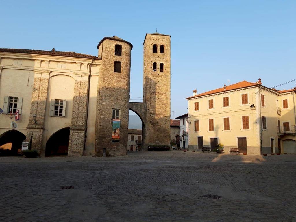 Esterno e contesto - Stabile - Palazzo piazza Castello, 3, Monastero Bormida - foto 3