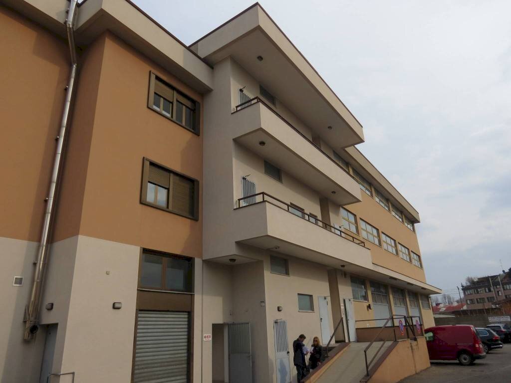 Facciata - Negozio via Don Bartolomeo Grazioli, 57, Milano - foto 2