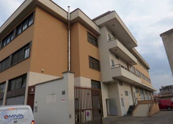 Facciata - Negozio via Don Bartolomeo Grazioli, 57, Milano - foto 4