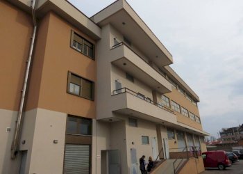 Facciata - Negozio via Don Bartolomeo Grazioli, 57, Milano - foto 2