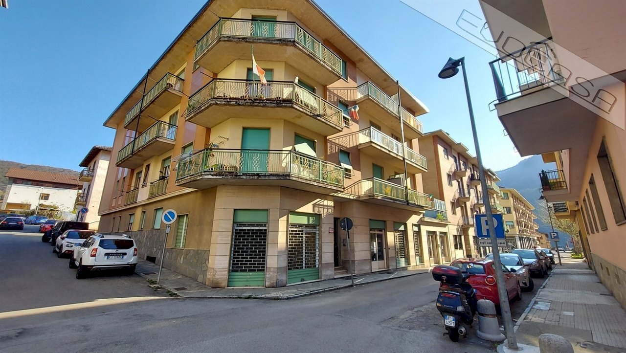 Negozio Via Cavour  4, Villar Perosa - foto 1