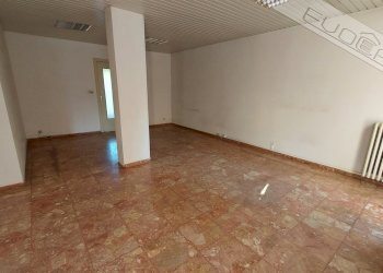 Negozio Via Cavour  4, Villar Perosa - foto 2