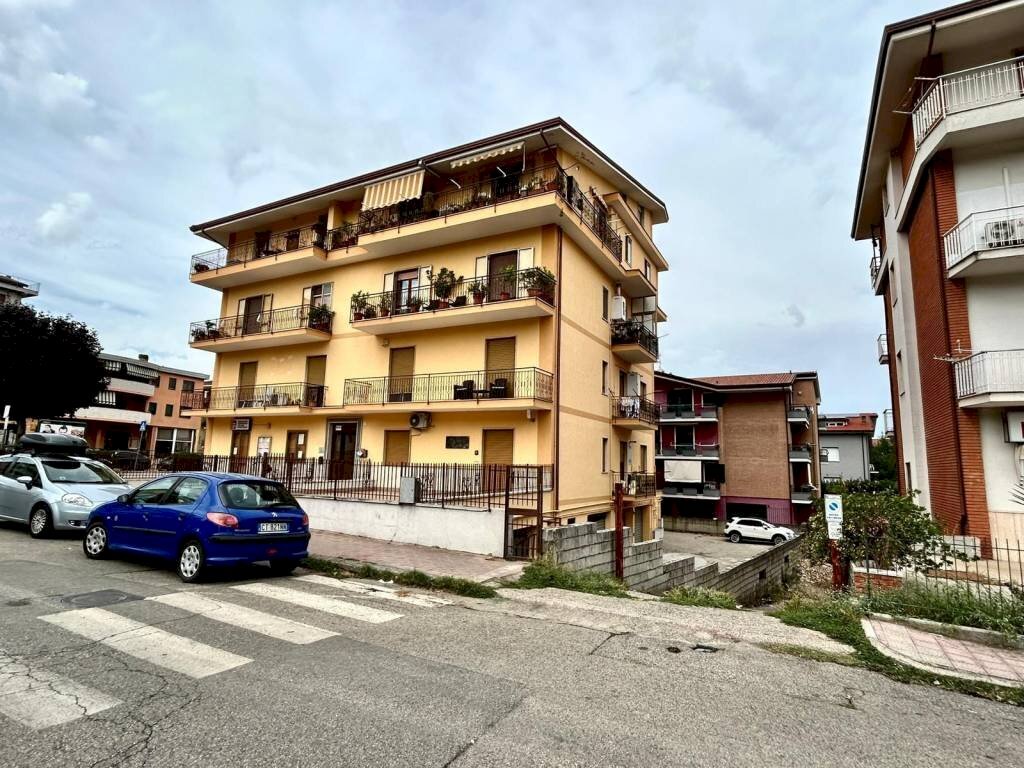 Facciata - Bilocale via Alcide De Gasperi, San Giorgio del Sannio - foto 2