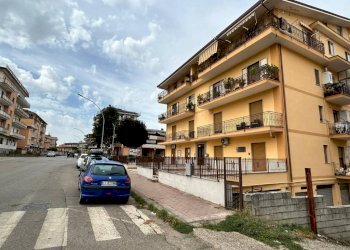 Facciata - Bilocale via Alcide De Gasperi, San Giorgio del Sannio - foto 1