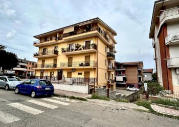 Facciata - Bilocale via Alcide De Gasperi, San Giorgio del Sannio - foto 2